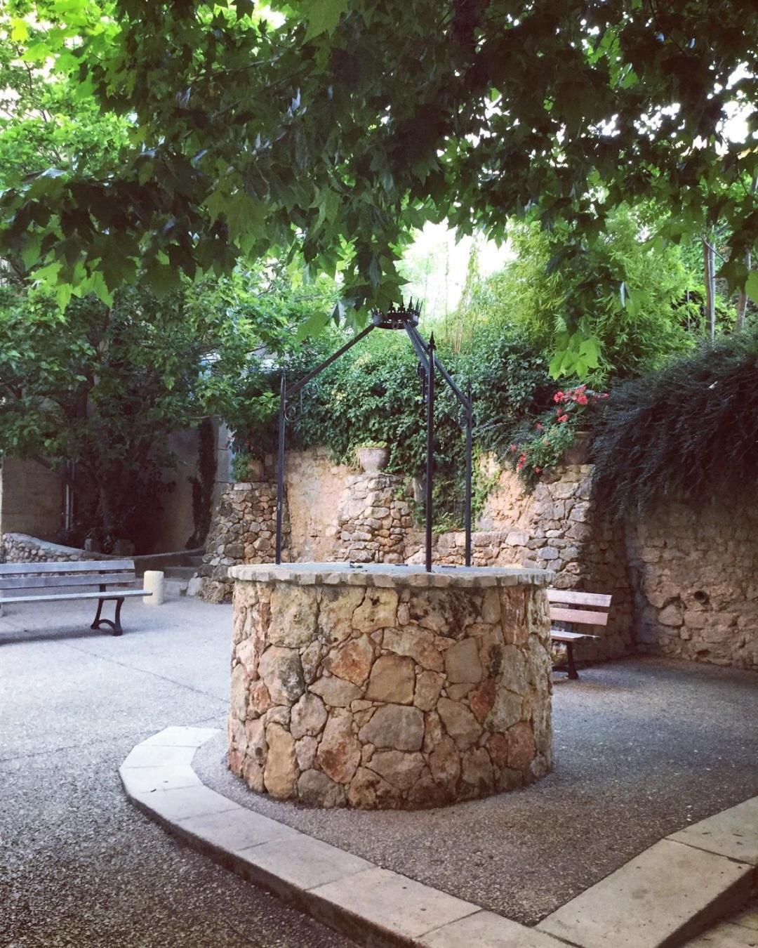 Au Puits De La Fontaine Hotel Tavernes Bagian luar foto
